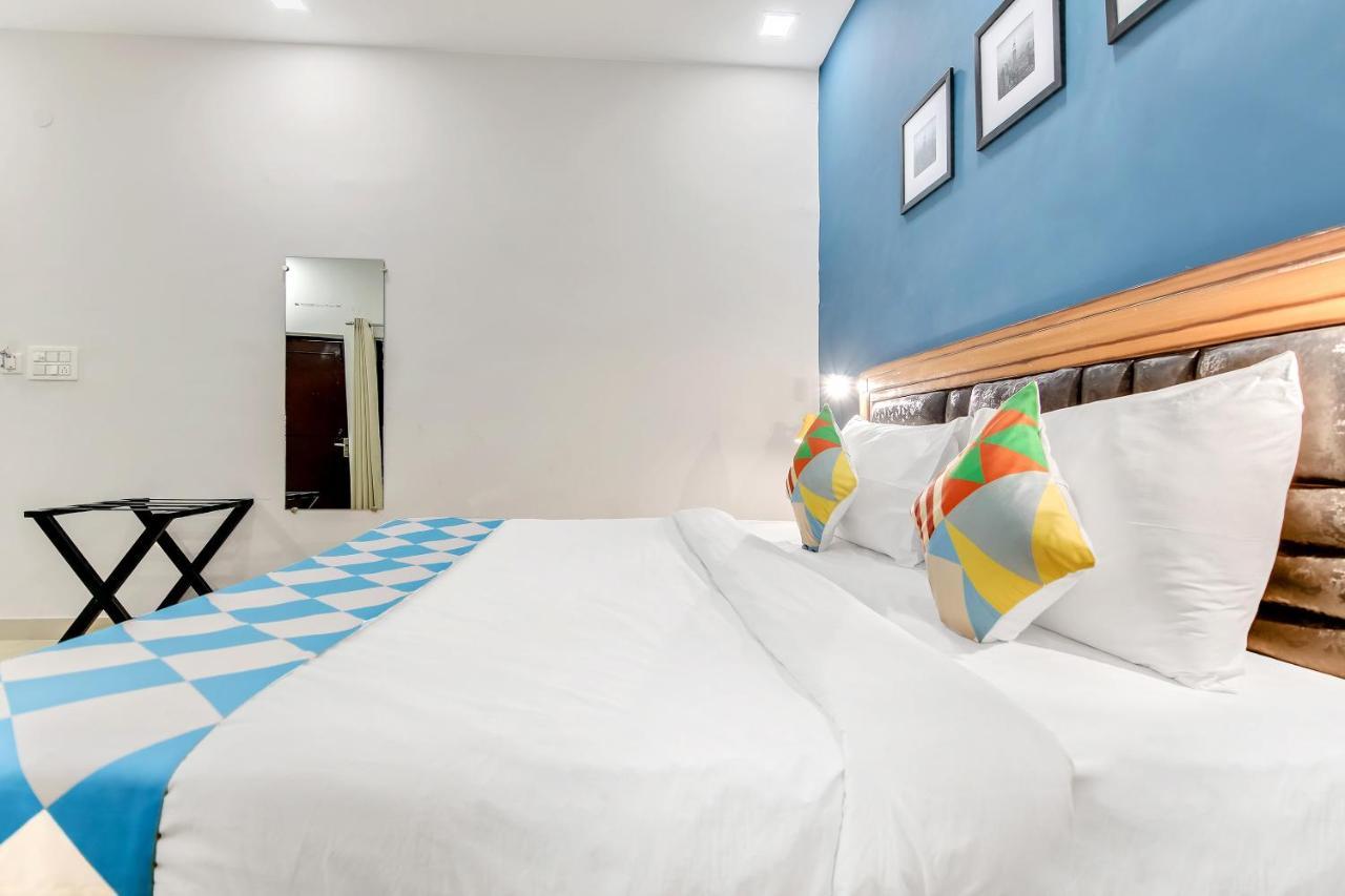 Oyo Home 64106 Comfortable Stay New Delhi Exterior photo