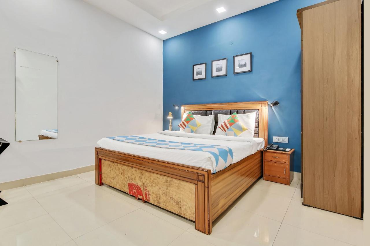 Oyo Home 64106 Comfortable Stay New Delhi Exterior photo